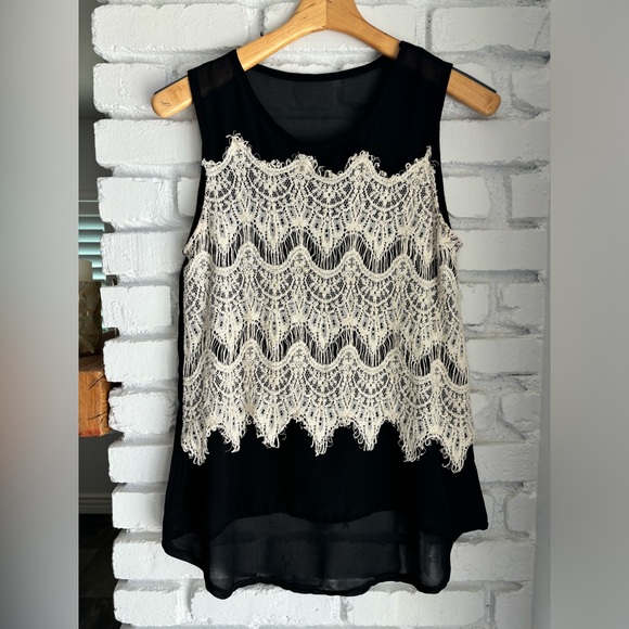 Black tank with boho front lace panel - Picture 1 of 2